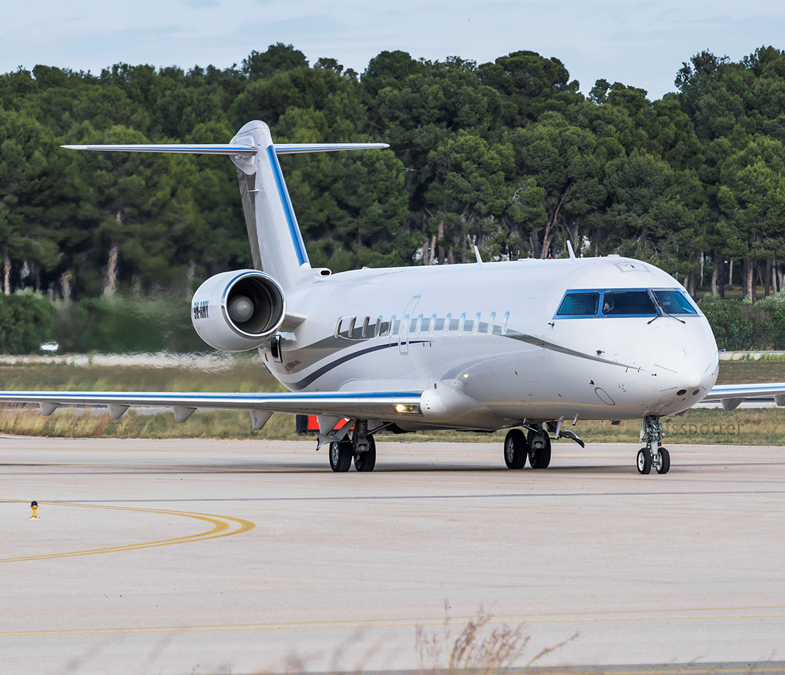 Bombardier Challenger 850 pirvate jet charter on runway