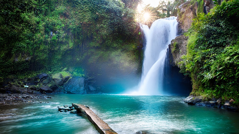 Hotel with crystal blue pool in Bali