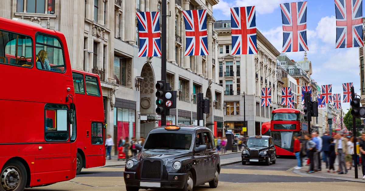 View of Oxford streed with double decker buses and black cabs